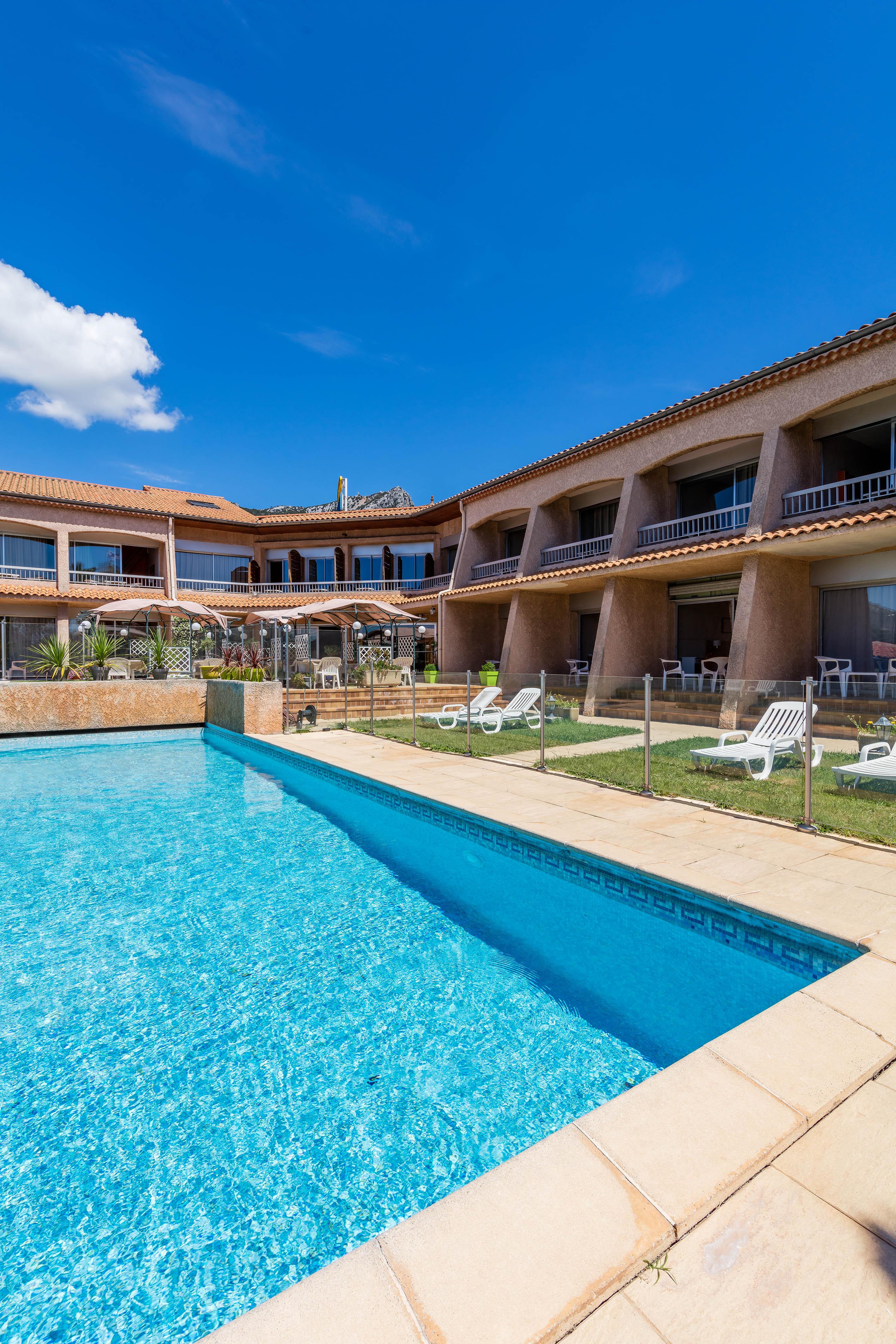 Noemys Toulon La Valette - Hotel Restaurant Avec Piscine 외부 사진