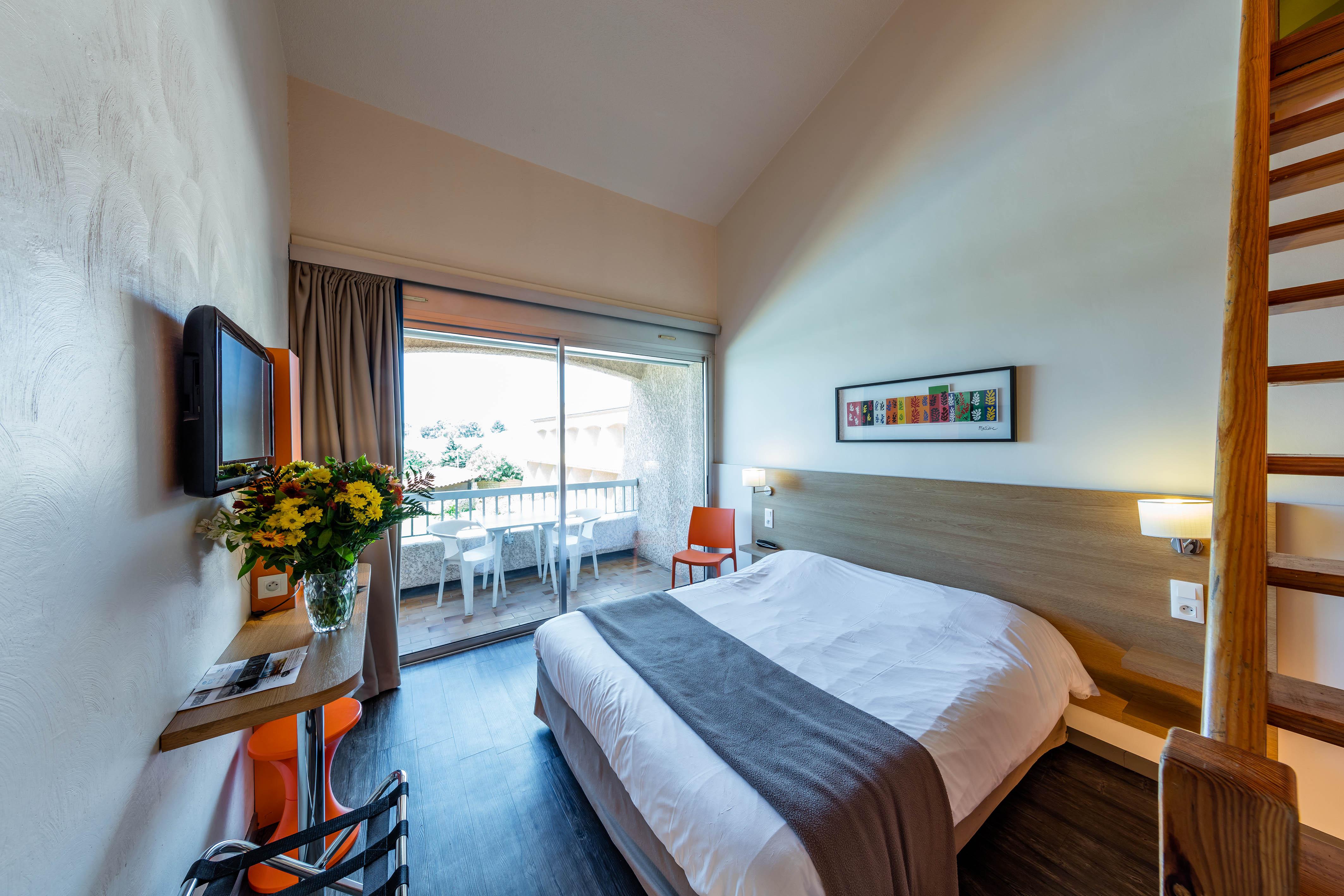 Noemys Toulon La Valette - Hotel Restaurant Avec Piscine 외부 사진